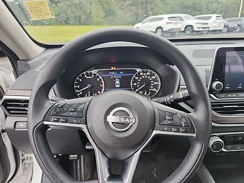 Used 2023 Nissan Altima 2.5 SV image 4