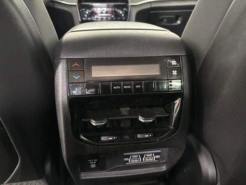 Used 2023 Jeep Grand Cherokee L Limited w/ Luxury Tech Group II image 23