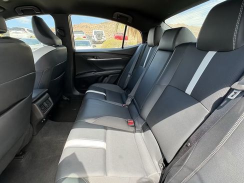 Used 2025 Toyota Camry SE FWD image 10