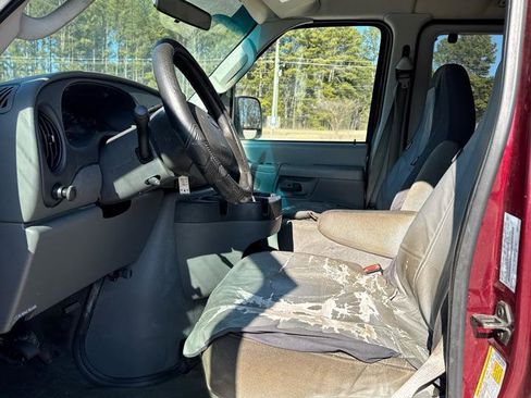 Used 2006 Ford E-350 and Econoline 350 Chateau image 11
