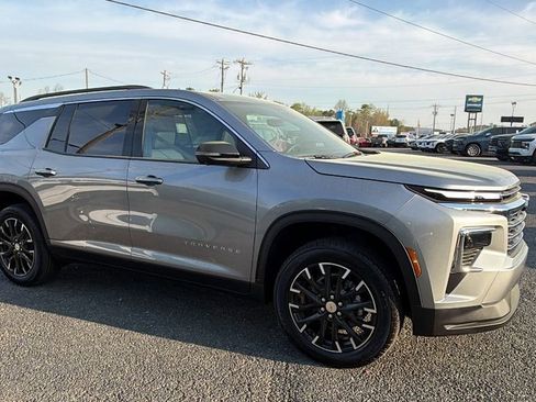 New 2026 Chevrolet Traverse LT w/ Sun and Wheel Package image 3