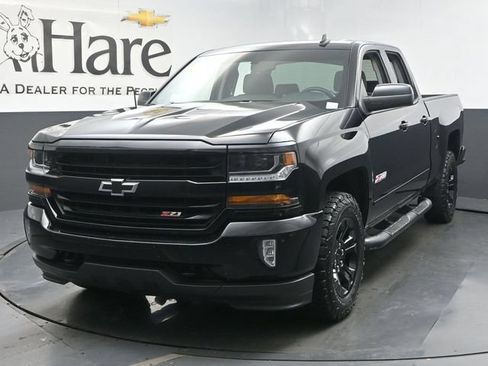 Used 2018 Chevrolet Silverado 1500 LT w/ Midnight Edition AWD/4WD image 7