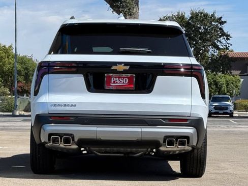 New 2026 Chevrolet Traverse LT w/ Driver Confidence Package FWD image 8