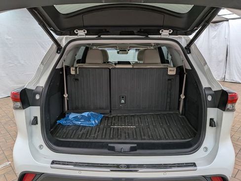 Used 2021 Toyota Highlander Limited image 23