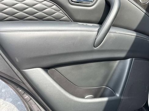 Used 2024 INFINITI QX80 Sensory w/ Cargo Package AWD/4WD image 11