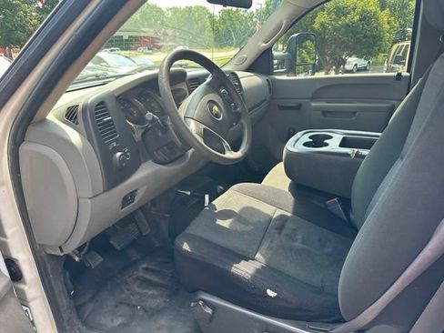 Used 2011 Chevrolet Silverado 2500 W/T w/ Snow Plow Prep Package AWD/4WD image 9