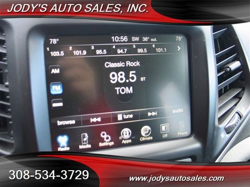 Used 2018 Jeep Cherokee Trailhawk image 16