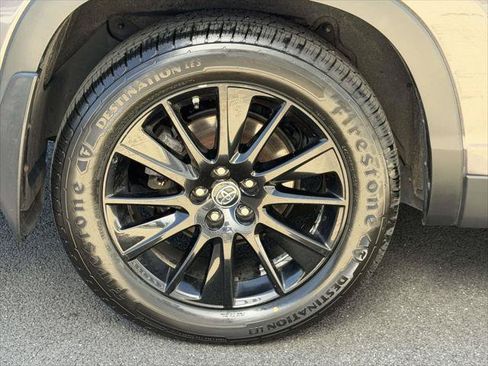 Used 2019 Toyota Highlander SE AWD/4WD image 8