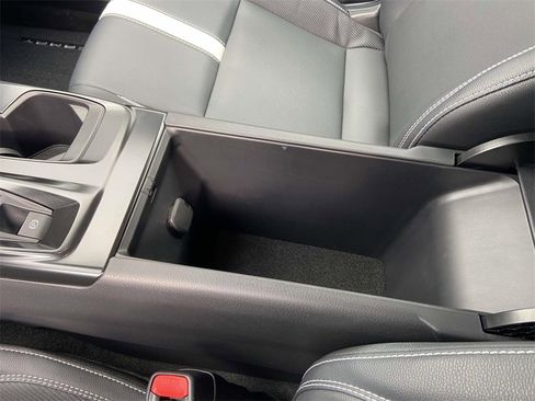 Used 2025 Toyota Camry SE image 28