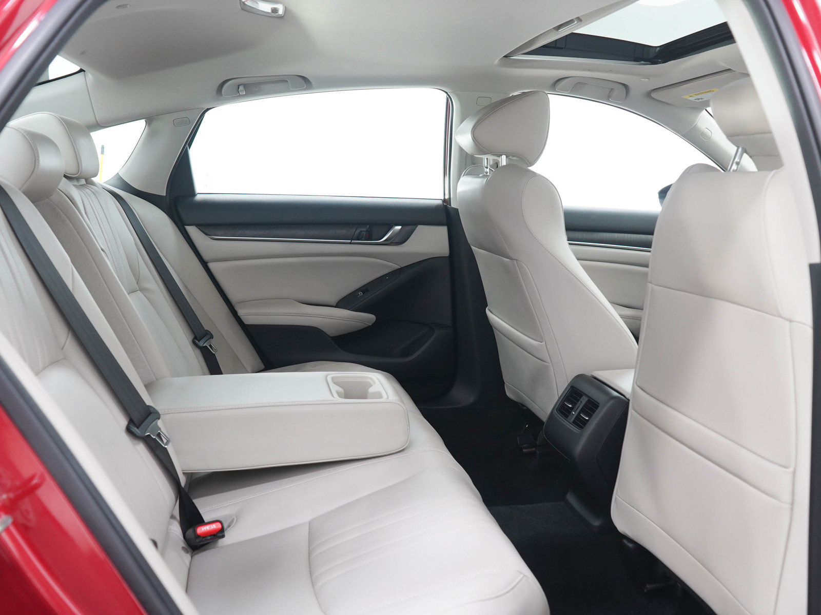 Used 2018 Honda Accord Touring image 12