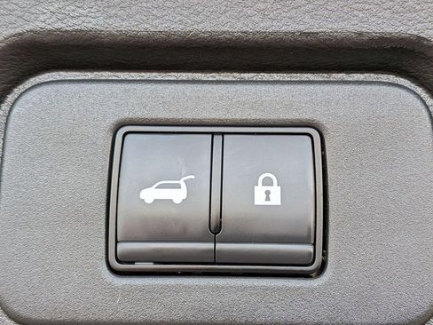 Used 2025 Nissan Rogue SV w/ SV Premium Package FWD image 24