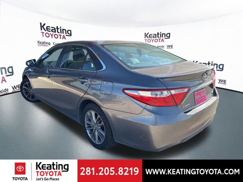 Used 2017 Toyota Camry SE image 5