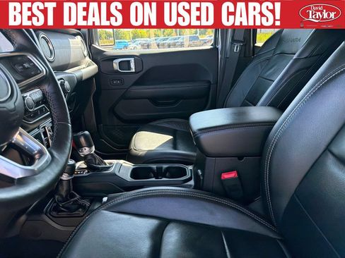 Used 2018 Jeep Wrangler Unlimited Sahara AWD/4WD image 10