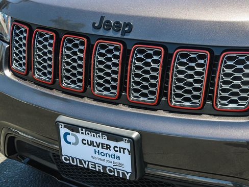 Used 2020 Jeep Grand Cherokee Altitude RWD image 6