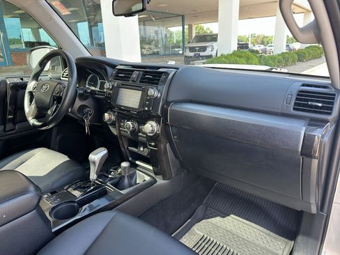 Used 2019 Toyota 4Runner TRD Off-Road Premium AWD/4WD image 29