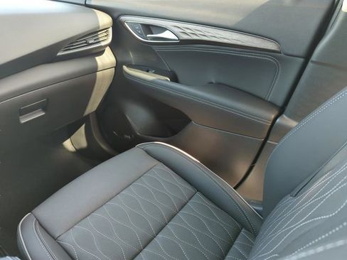 Used 2023 Buick Envision Avenir image 30