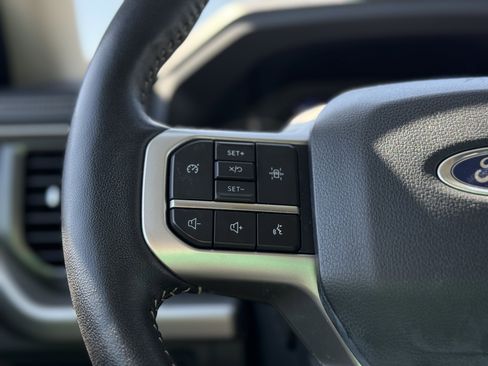 Used 2024 Ford Expedition XLT image 11