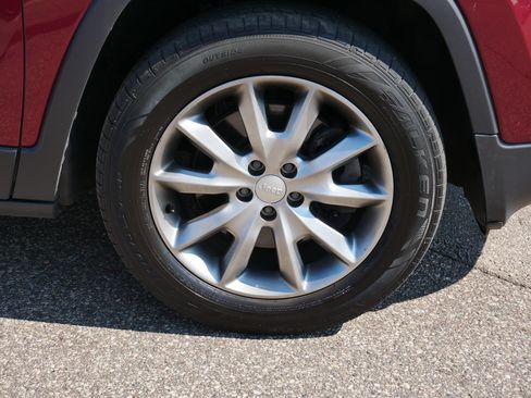 Used 2018 Jeep Cherokee Limited w/ Trailer Tow Group AWD/4WD image 15