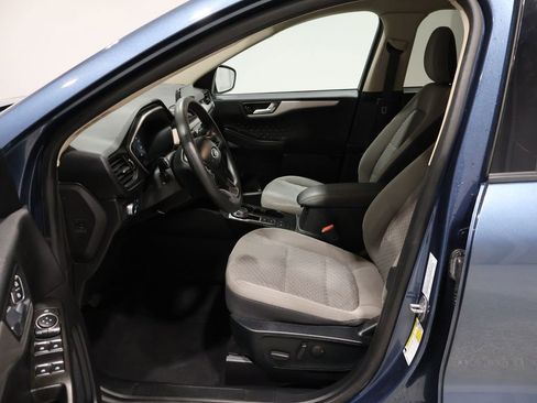 Used 2020 Ford Escape SE image 3