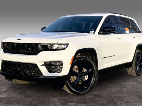 Certified 2023 Jeep Grand Cherokee Altitude image 1
