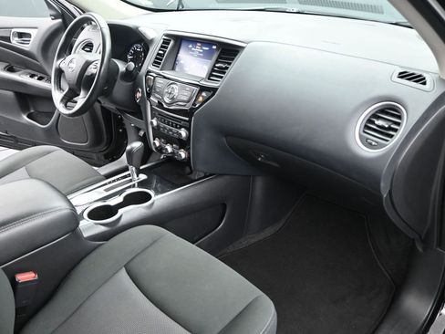 Used 2020 Nissan Pathfinder SV image 24