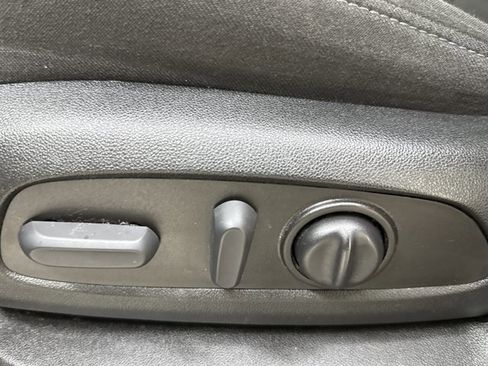 Used 2023 Chevrolet Traverse LT image 26