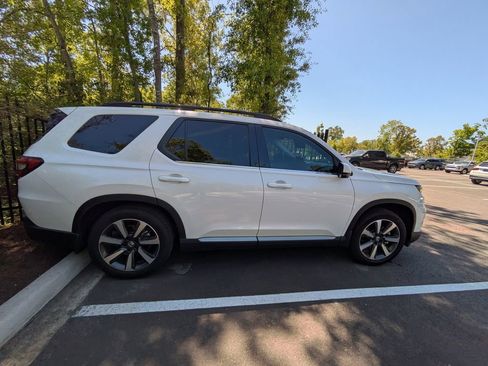 Used 2025 Honda Pilot Touring image 6