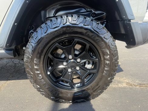 Used 2023 Jeep Wrangler Unlimited w/ Cold Weather Group AWD/4WD image 33
