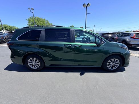 Used 2024 Toyota Sienna XLE w/ XLE Plus Package AWD/4WD image 3