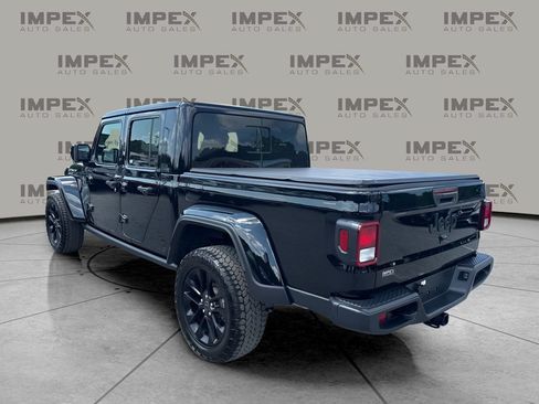Used 2024 Jeep Gladiator Sport AWD/4WD image 2