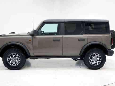 Used 2025 Ford Bronco Badlands image 6