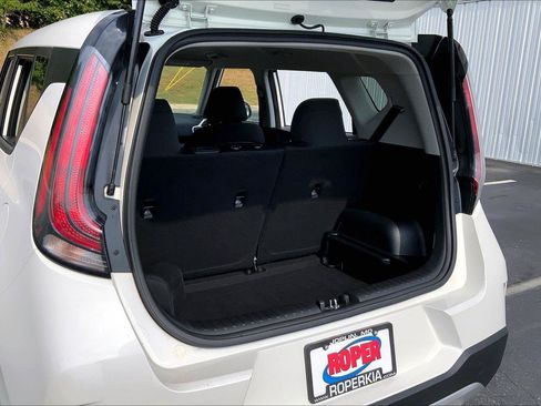 Used 2025 Kia Soul LX FWD image 25