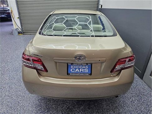 Used 2011 Toyota Camry LE image 4