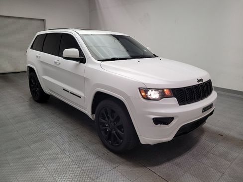 Used 2019 Jeep Grand Cherokee Altitude RWD image 13