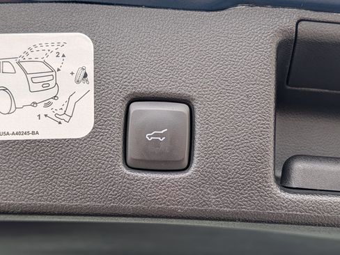 Used 2020 Ford Escape Titanium AWD/4WD image 14