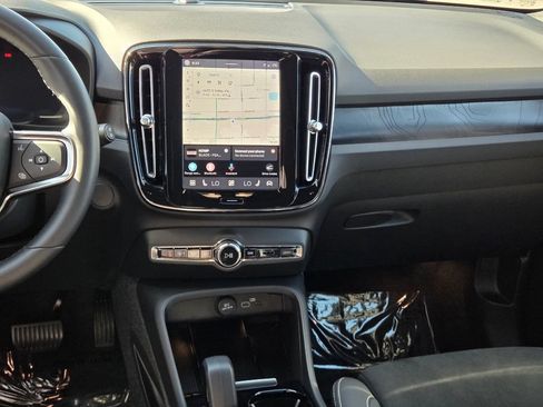 Used 2023 Volvo XC40 Recharge Plus w/ Protection Package Premier AWD/4WD image 17