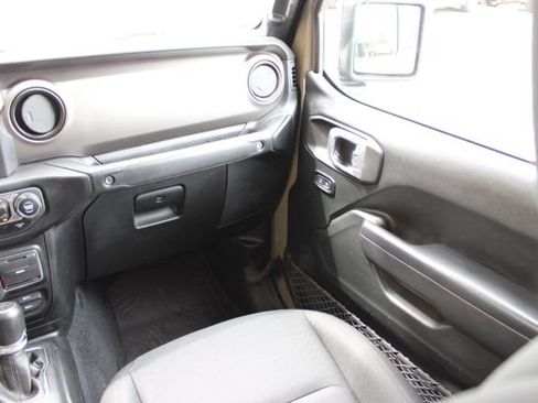 Used 2020 Jeep Gladiator Sport w/ Quick Order Package 24S AWD/4WD image 39