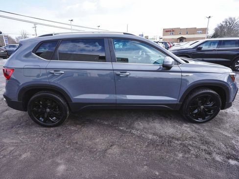 Used 2022 Volkswagen Taos SE w/ Panoramic Sunroof Package image 4