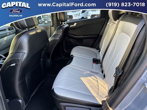 Certified 2025 Ford Escape Platinum w/ Premium Technology Package image 16