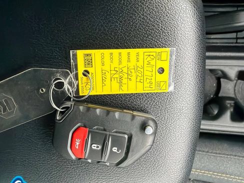 Used 2024 Jeep Wrangler Unlimited AWD/4WD image 26