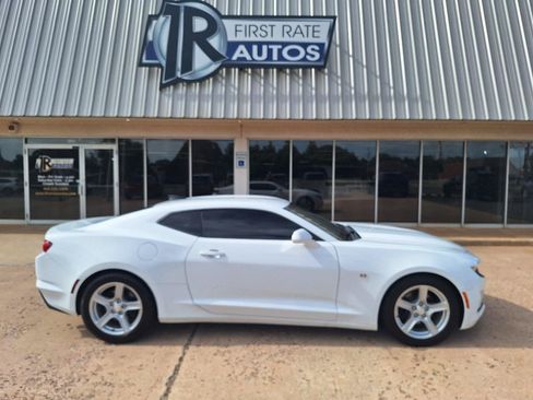 Used 2022 Chevrolet Camaro LT RWD image 11