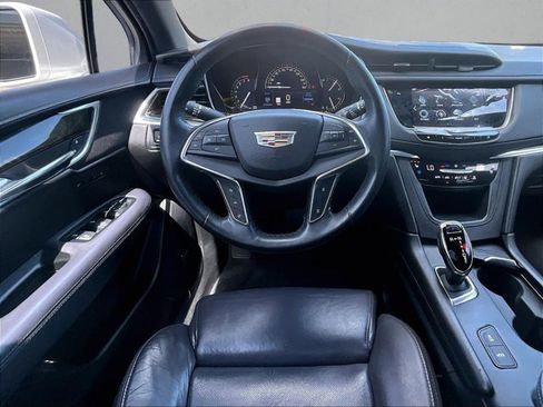 Used 2017 Cadillac XT5 Premium Luxury w/ Driver Assist Package FWD image 7