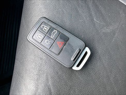 Used 2016 Volvo XC60 T5 Platinum image 14