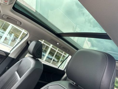 Certified 2024 Volkswagen Tiguan SE w/ Panoramic Sunroof Package AWD/4WD image 29