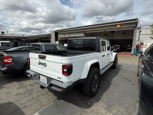 Used 2020 Jeep Gladiator Overland AWD/4WD image 4