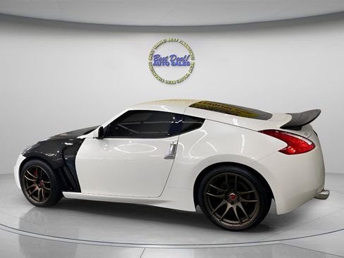 Used 2017 Nissan 370Z Coupe RWD image 3