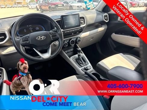 Used 2025 Hyundai Venue SEL FWD image 12