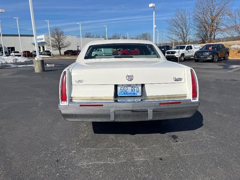 Used 1993 Cadillac Fleetwood Sedan RWD image 6