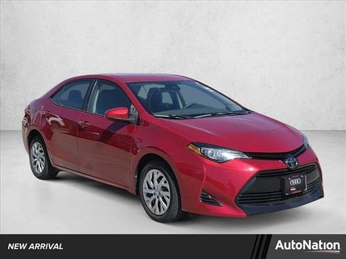 Used 2018 Toyota Corolla LE image 1
