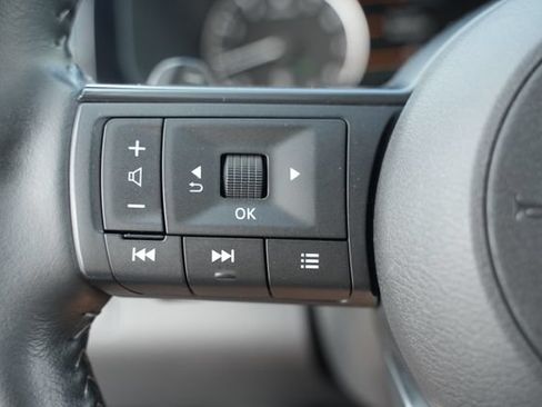 Used 2025 Nissan Pathfinder SV AWD/4WD image 33